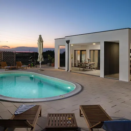 Villa Akadia Holiday - Heated Pool *