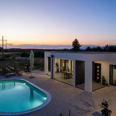 Akadia Holiday - Heated Pool Villa Zadar