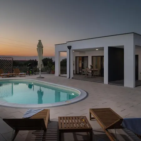 Akadia Holiday - Heated Pool Villa